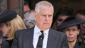 Andrew Mountbatten-Windsor ist durch den Epstein-Skandal tief gefallen. Er verlor seine Titel ...