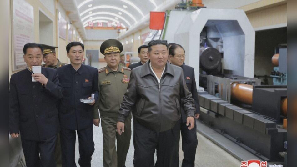 Kim Jong-un fordert Aufrüstung: Nordkorea erhöht Munitionsproduktion