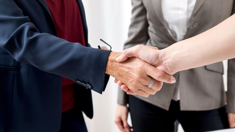 Handschlag bei Vorstellungsgespräch