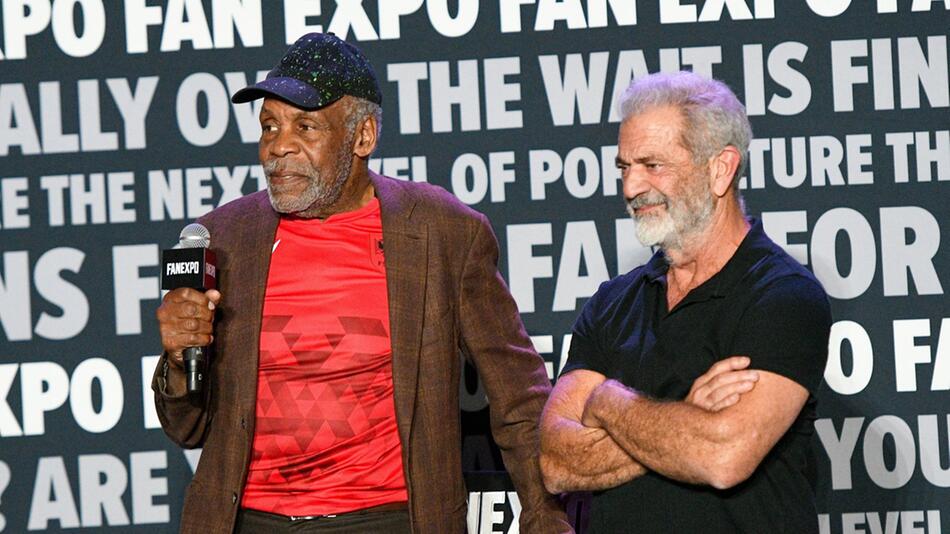 Mel Gibson (r.) und Danny Glover wollen noch einmal die Cops Martin Riggs und Roger Murtaugh ...