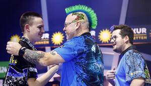 Ricardo "Pikachu" Pietreczko, Peter "Snakebite Wright" und Komiker Chris Tall.